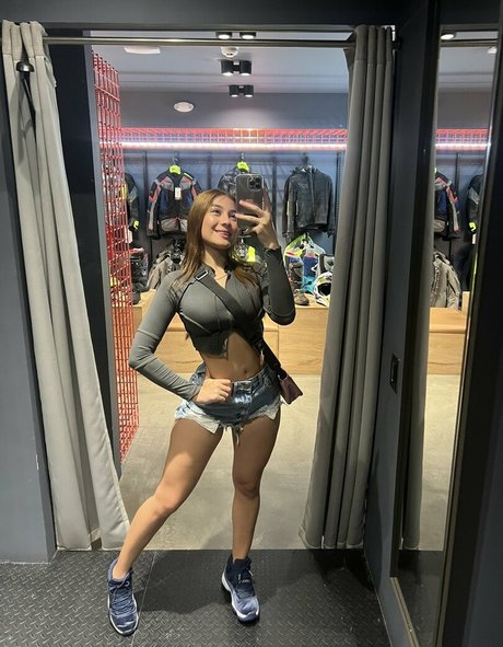 Manuelaqmm beautiful star pictures