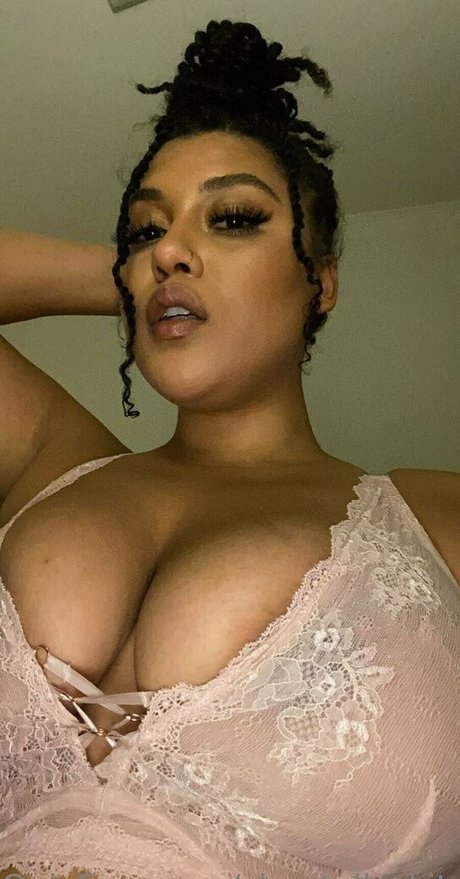 Chantelles Kitchen top actress img