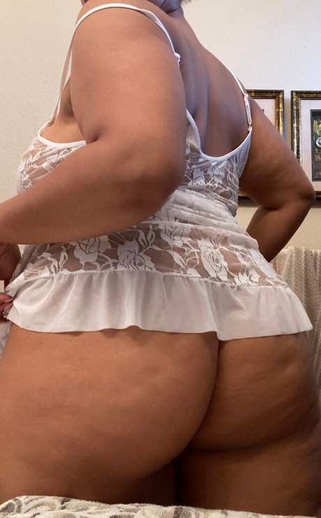 Chantelles Kitchen model pornographic pics