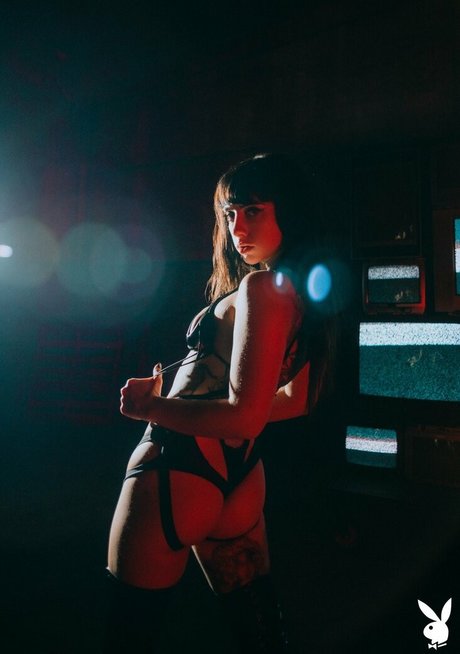 Reed Suicide star sex photos