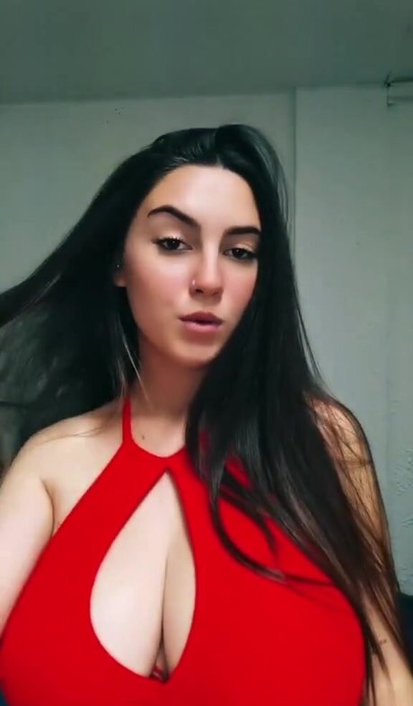 Eva Batista hd actress pictures