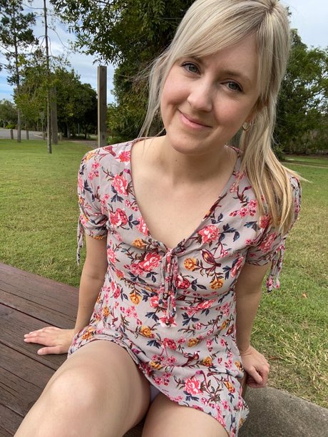 Liz XO_ art star images