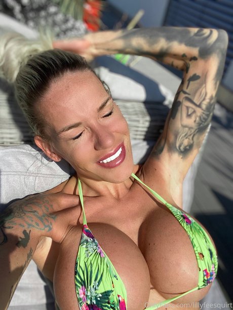 Lillyfee Squirt pornstar top img