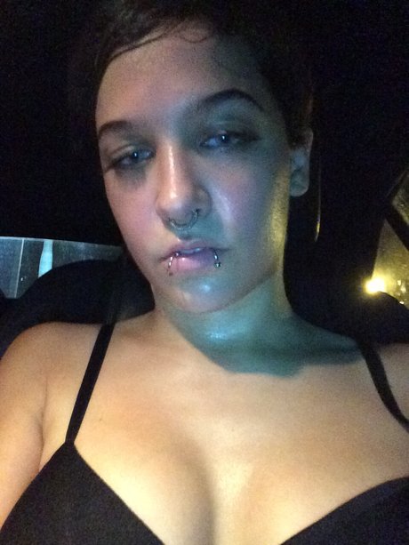 Annika Eve model free pics