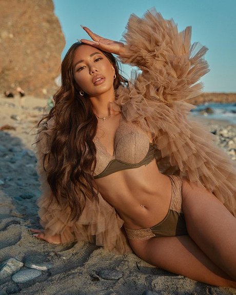 Anthia Mo nude pornstar archive