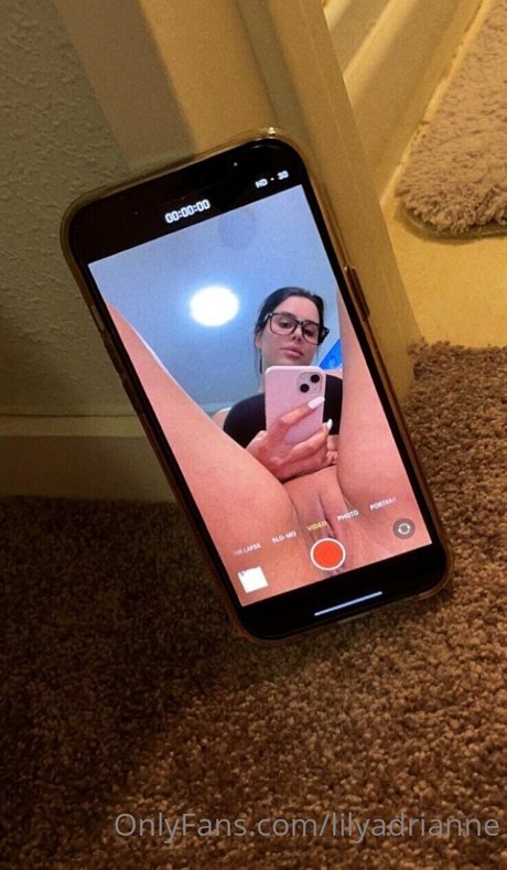 Lily Adrianne star adult pics