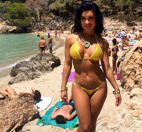 mother daughter onlyfans xxx image