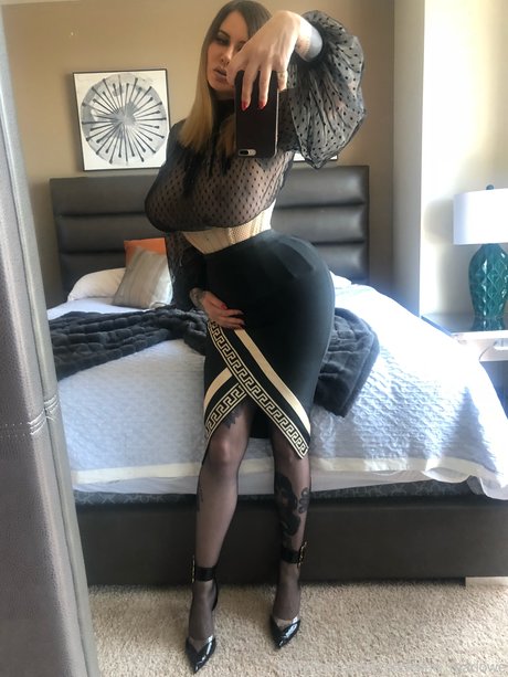 smooth onlyfans sexy image