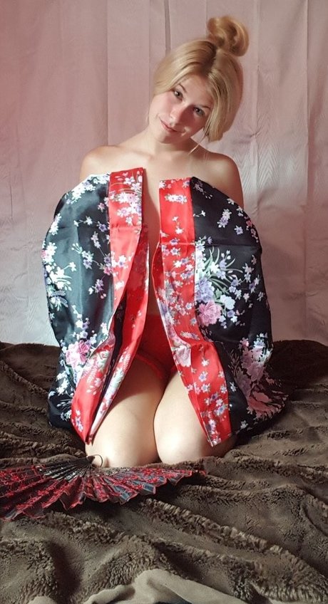 cloverarley model hd pictures