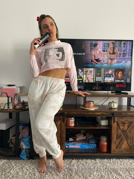 Leenda Lucia erotic actress photos