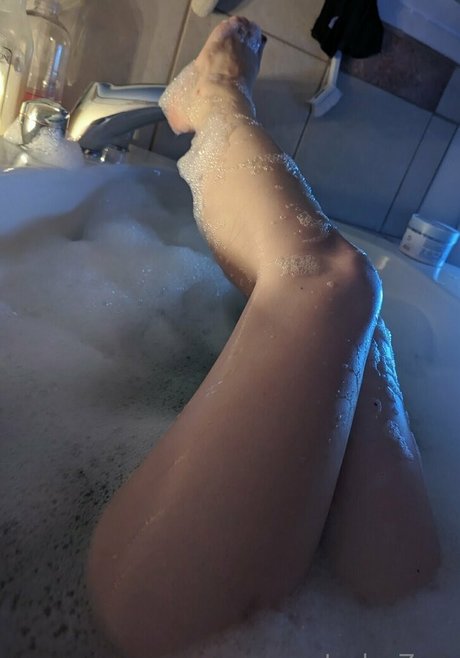 Ladyxzero model adult img