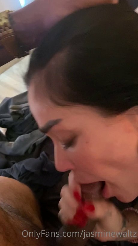 Jasmine Waltz star sexy photos