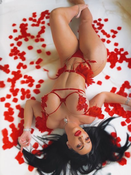 Nadine Kerastas exclusive star archive