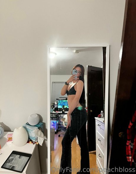 peachbloss sexy model photo