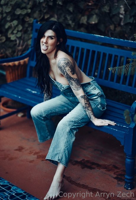 Arryn Zech star naked pictures