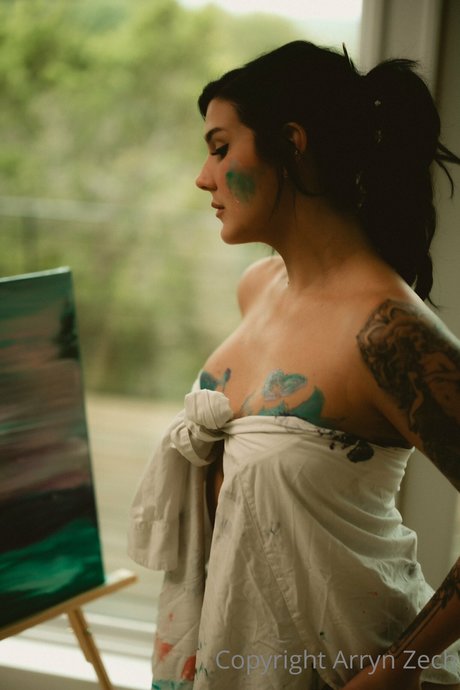 Arryn Zech pornographic model pic