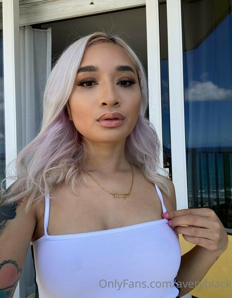 Avery black model pretty pics