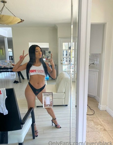 Avery black star art archive