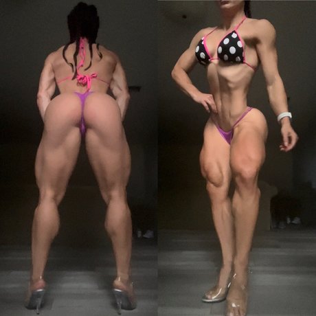 Sunny Andrews model naked pictures