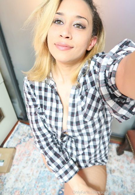 Aurora Jolie sexy model photo