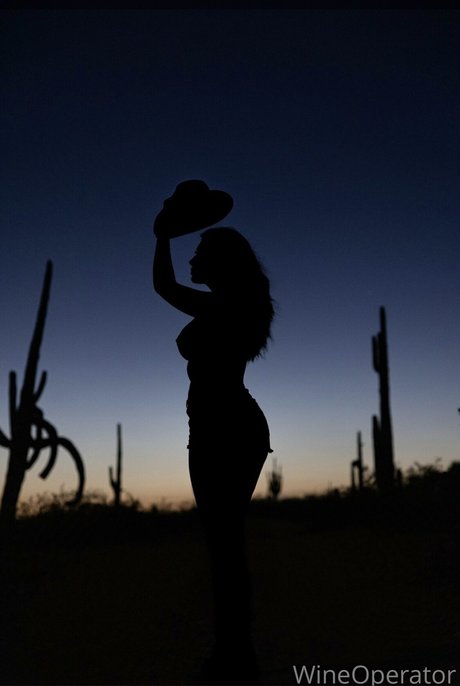 Wineoperator free actress pics