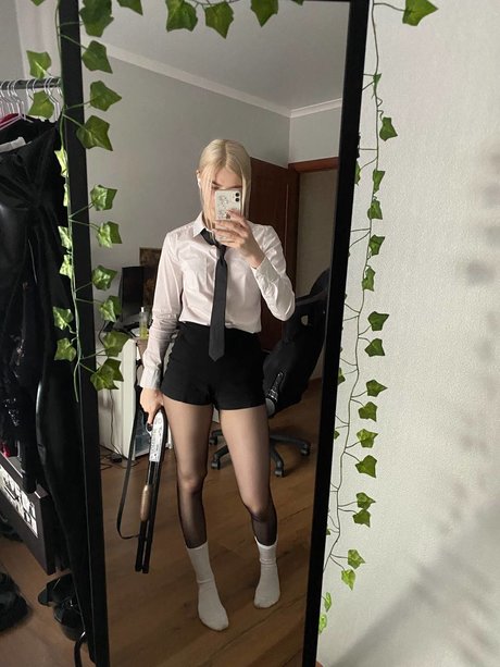 Allotropp model naked pic