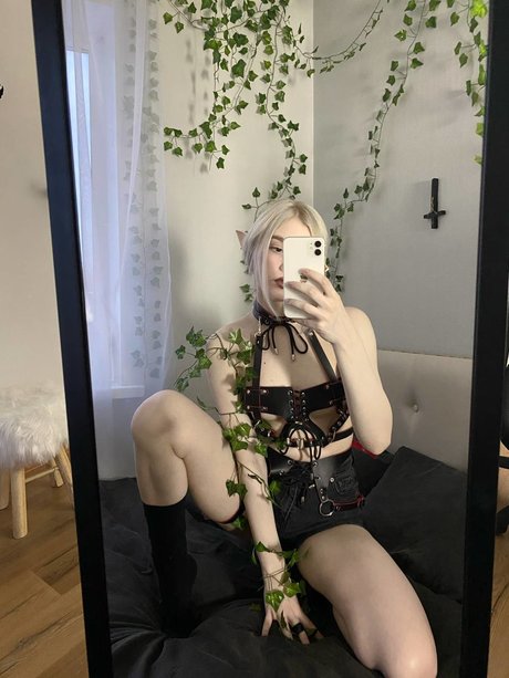 Allotropp pornstar top pic