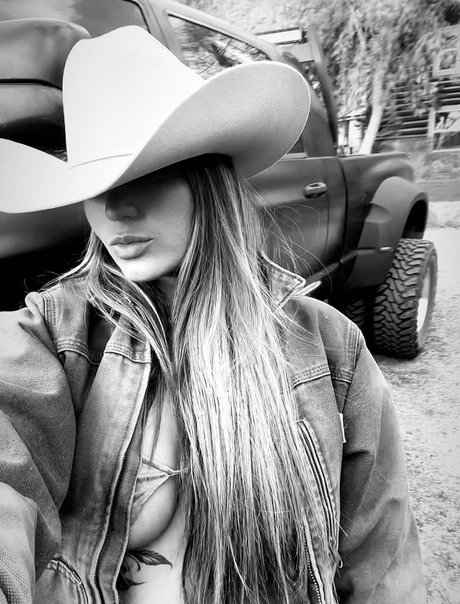 Skylyn Beaty nude star photo