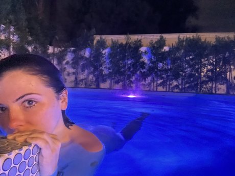 Adriana Chechik star hd images