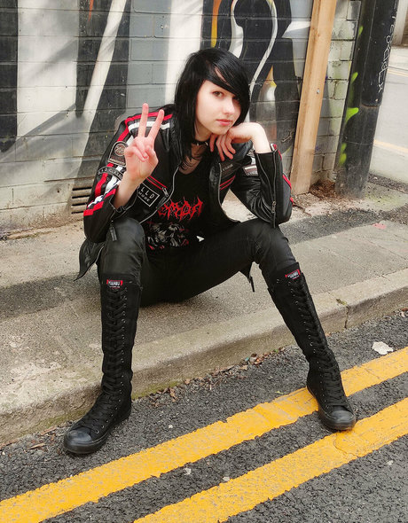 Little Emo Kitten nudes actress picture