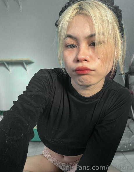 emiiziru sexy actress images