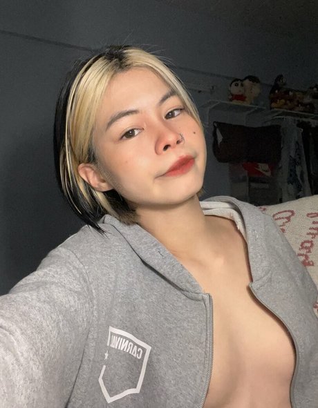 emiiziru hot actress photos