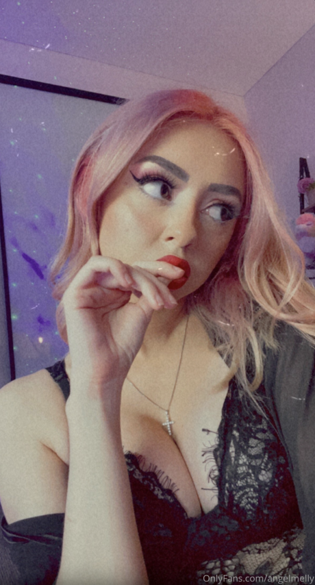 Angelmelly model best photo