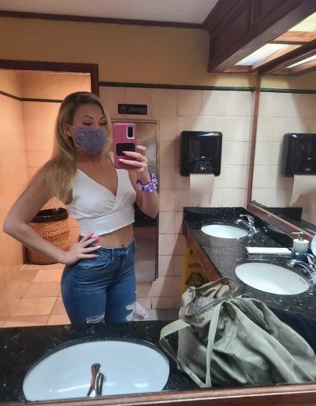 Adira Allure pornstar nice img