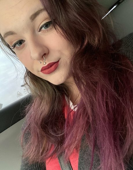 Check DMs nudes actress images