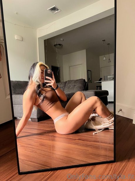 Lyla fit model top photos