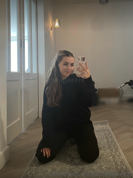 Cutegeekie pornstar perfect archive