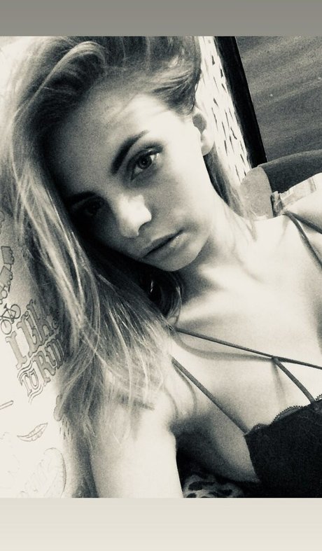 busya18plus nudes pornstar image