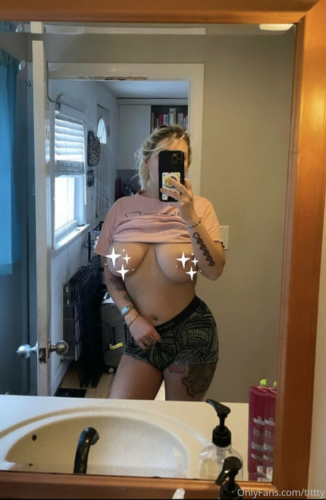 Autumn Moretti free model pics