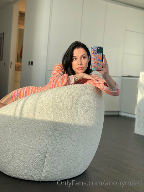 anonymiss1 pretty model pic