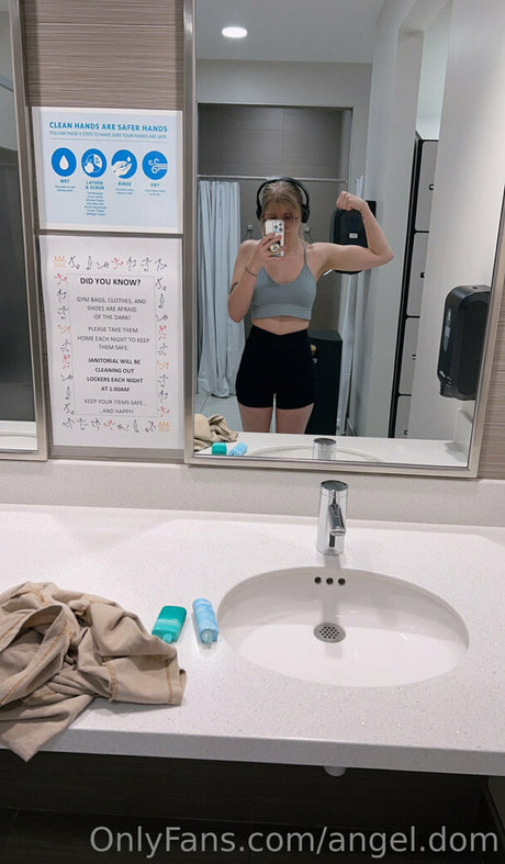 angel dom naked model pictures