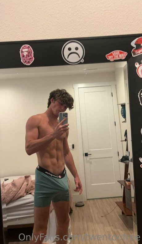 twentoofree porn model img