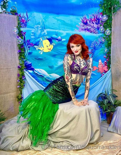 redhead skinny onlyfans exclusive images