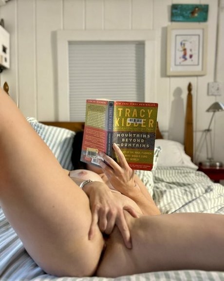 Happyhooha model pornographic images