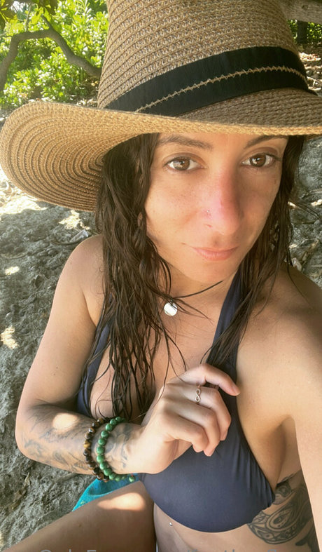 featherflows pornstar top photo