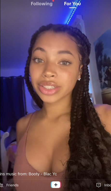 Whoisbrooklyn pornstar sexy image