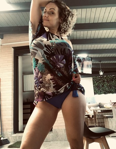 lara cruz30 nudes star image