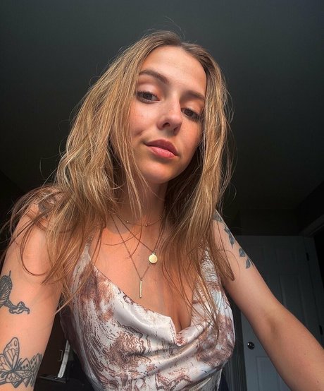 ASMR Rebecca model nude img