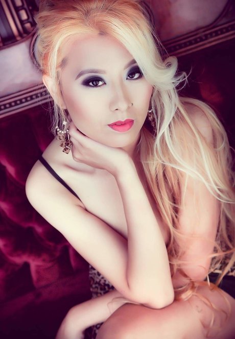 Raina Huang art model galleries