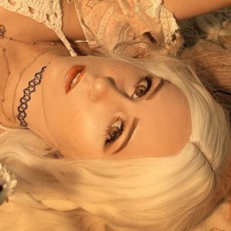 Fox Tsai Shen nude star archive